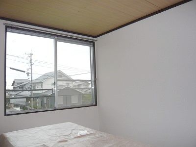Living and room. Japanese-style room (tatami is stacked because of sunburn prevention)