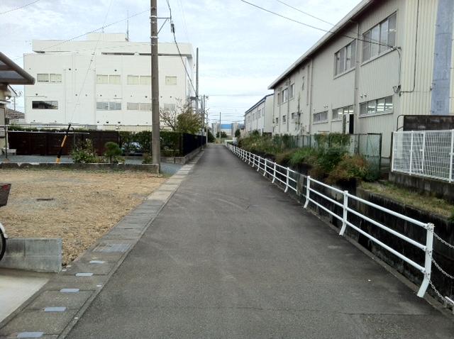 Local photos, including front road. Local (10 May 2013) Shooting