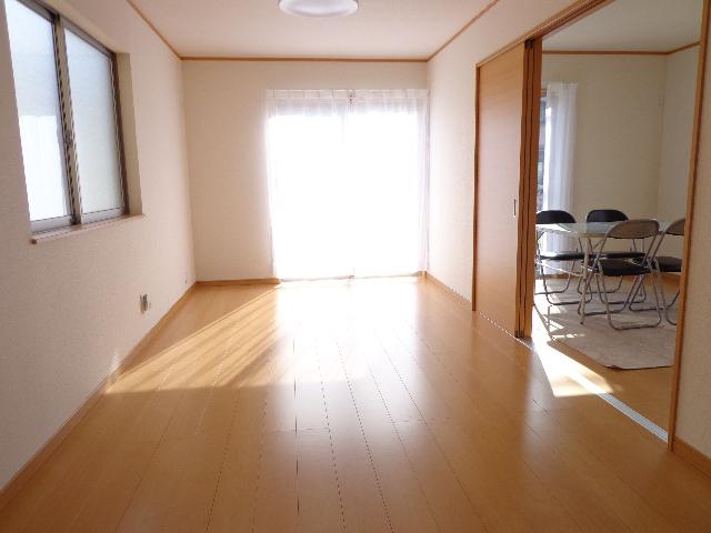 Same specifications photos (living). Same specifications