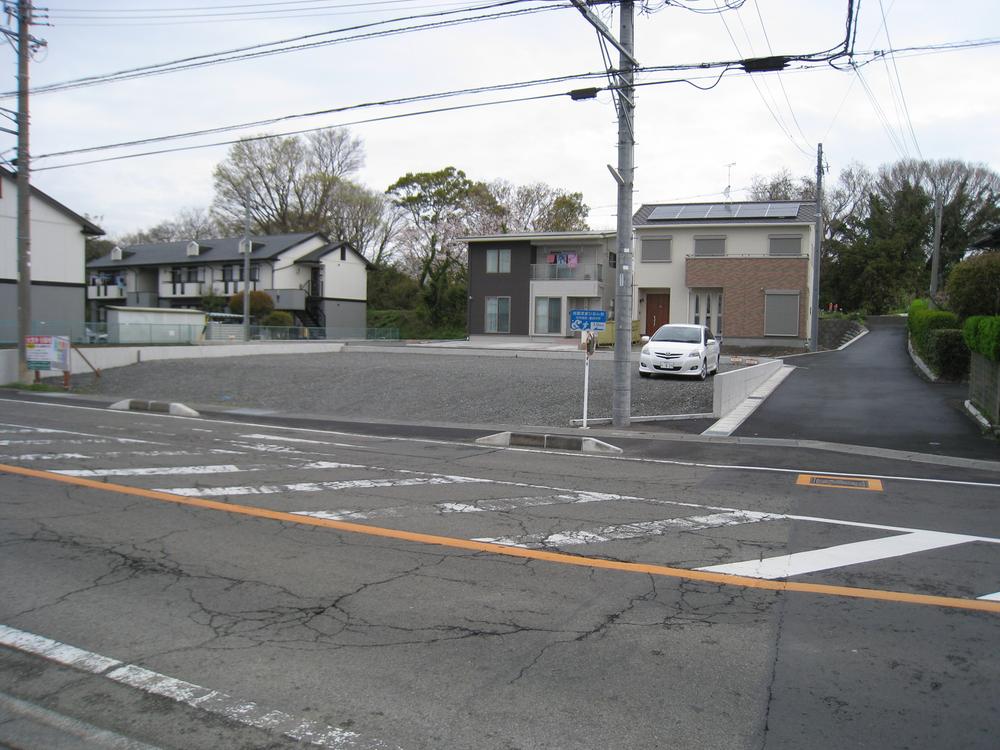 Local land photo. Local (March 2013) Shooting, East city roads and subdivision panoramic view