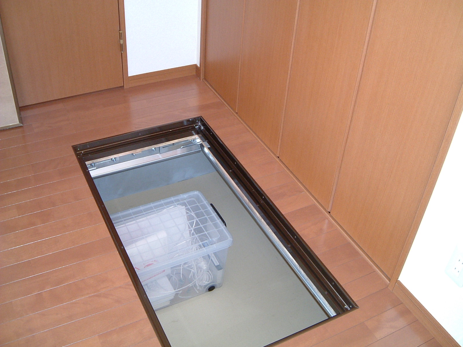 Other room space. All room is equipped with under-floor storage Renaiss method!