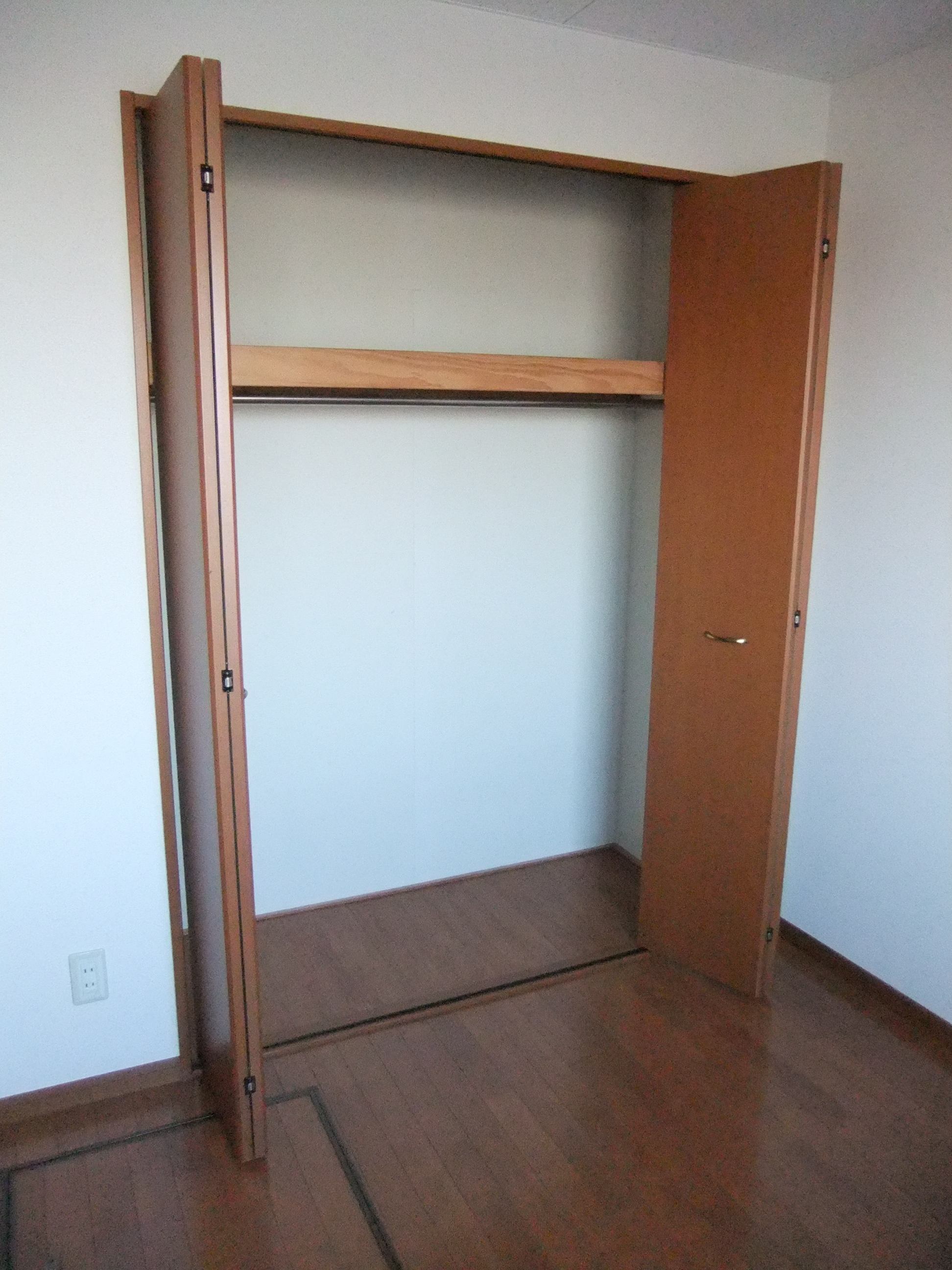 Other room space. Western-style room is two of the closet.