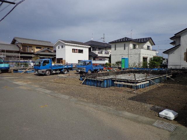 Local photos, including front road. Local (10 May 2013) Shooting