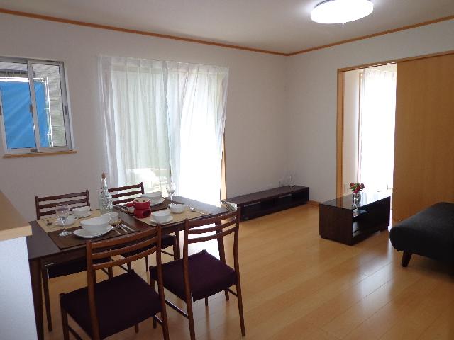 Same specifications photos (living). Same specifications: Living that can be a family reunion