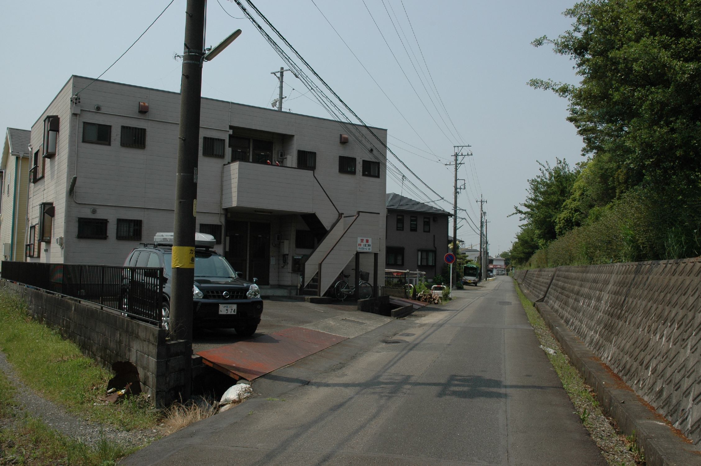 Other. While the right side is the Tomei Expressway, It is usually quiet.