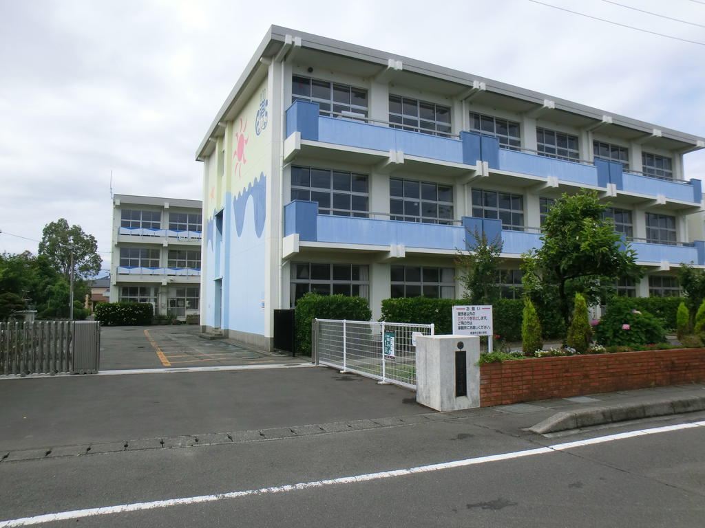 Primary school. Yaizu 277m to stand Port elementary school (elementary school)