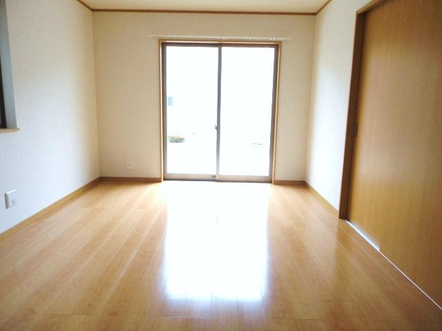 Same specifications photos (living)