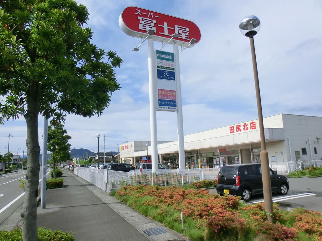 Supermarket. Fujiya Tajirikita store up to (super) 922m