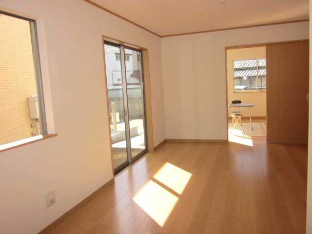 Same specifications photos (living)