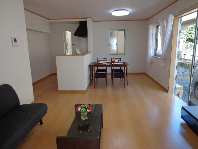 Same specifications photos (living). Same specifications