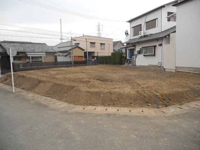 Local photos, including front road. Local (11 May 2013) Shooting