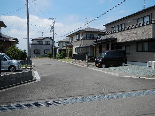 Local photos, including front road. Local shooting