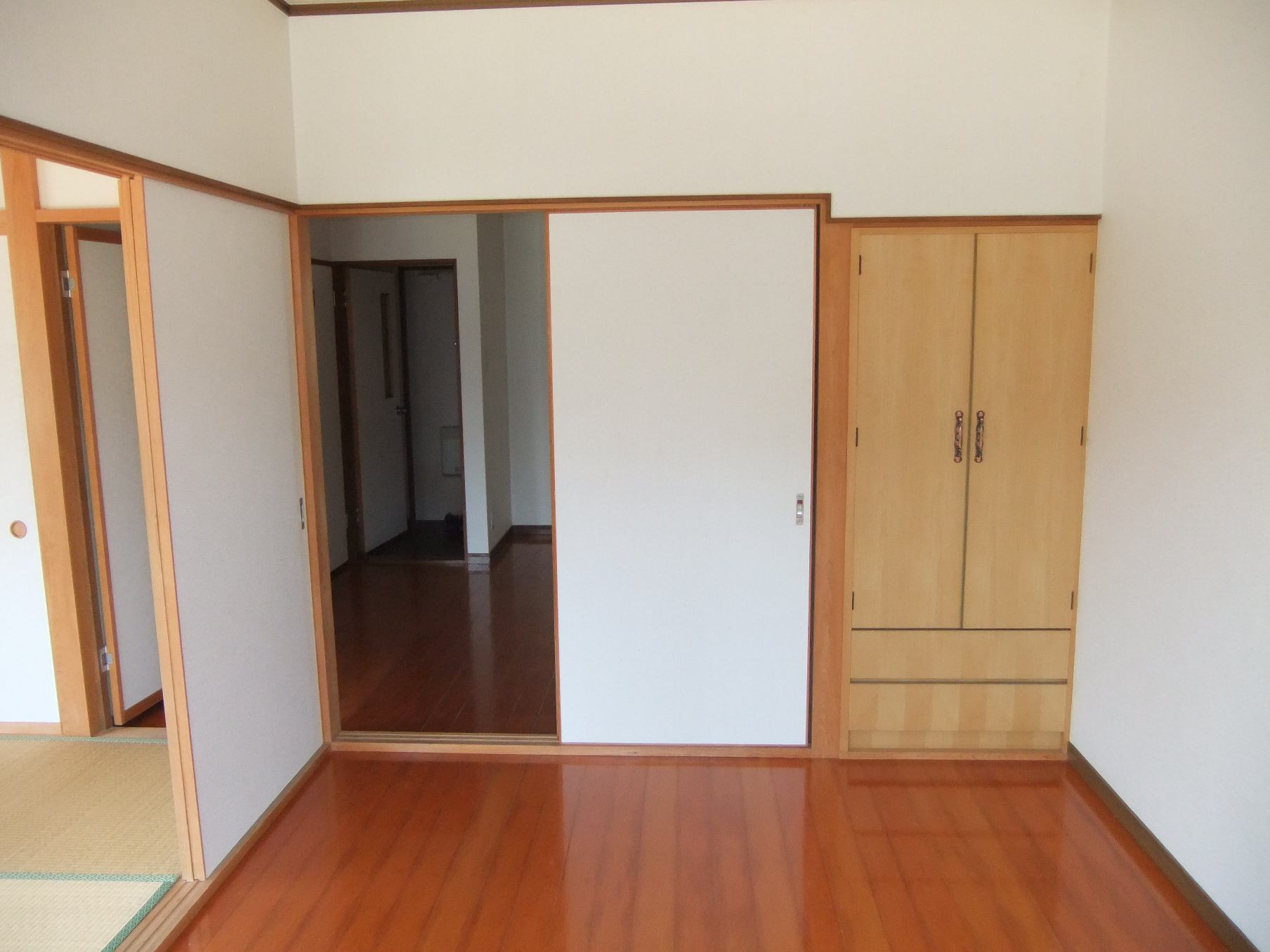 Living and room. Is a Japanese style Western-style room.