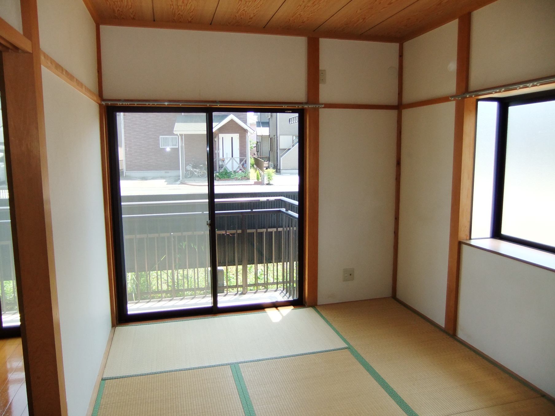 Living and room. Good day, It settles down Japanese-style room.