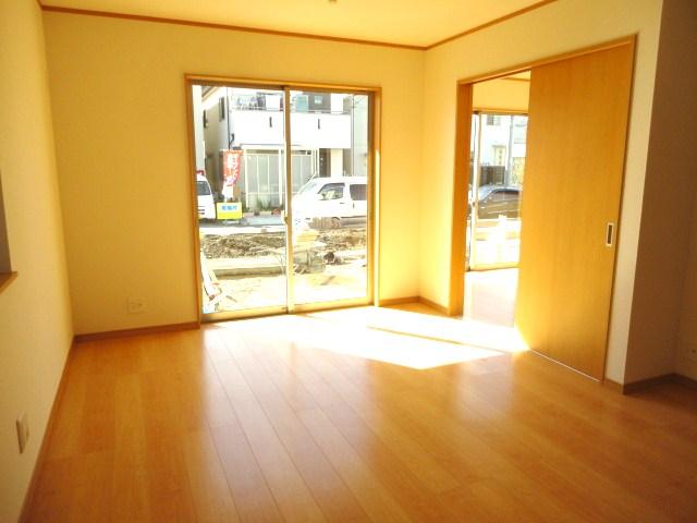 Same specifications photos (living)