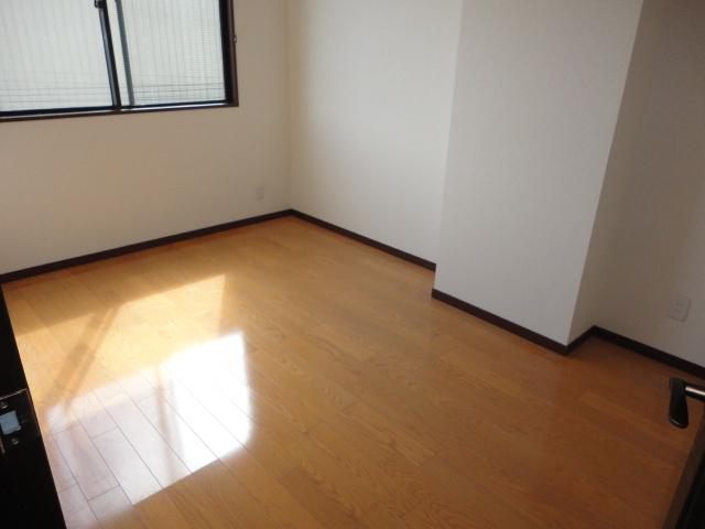 Non-living room. Wax-free luxury flooring, LL45 corresponding flooring