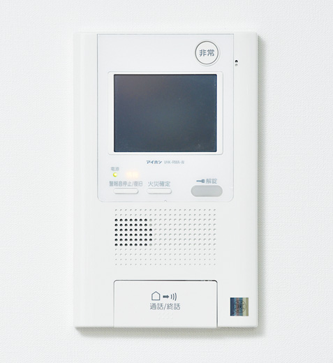 Security.  [Hands-free intercom with TV monitor] To be able to release the auto lock from the room entrance, Installing the intercom with TV monitor. It was adopted to monitor the vivid color image. (Same specifications)