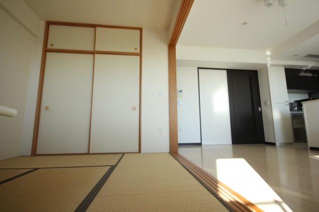 Living. Japanese-style room that leads from the living room