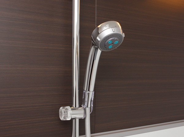 Interior.  [Slide bar shower] Convenient height with adjustment to the child's bathing. Shower hose is a silver metallic tone feeling of luxury.