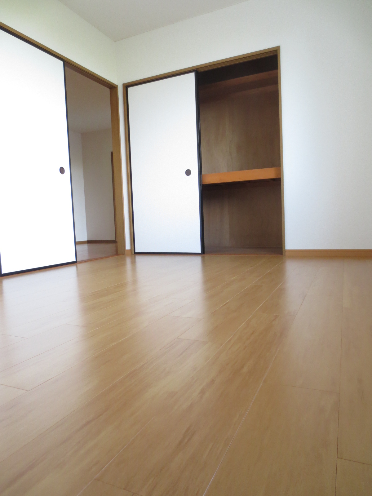 Living and room. Western-style is of 6 quires storage space.