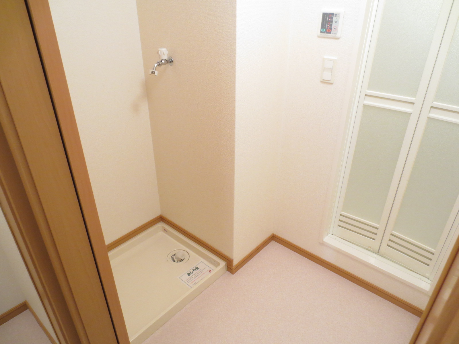 Other room space. There is also a dressing room!