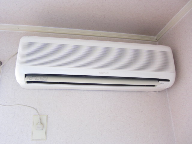 Other Equipment. Air conditioning ・ With lighting