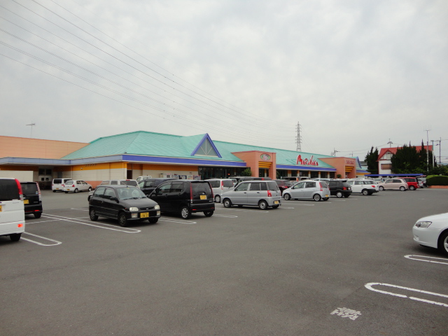 Supermarket. Marunaka growth store up to (super) 987m