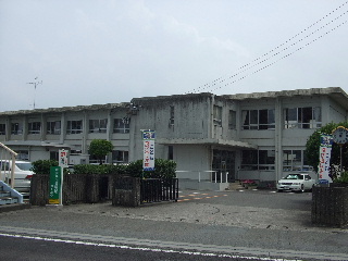 Primary school. 500m to Kamiita stand Toko elementary school (elementary school)