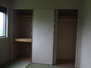 Receipt. Large storage of Japanese-style room will go a lot.