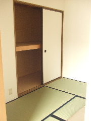 Living and room. There is also you relax spacious Japanese-style room.