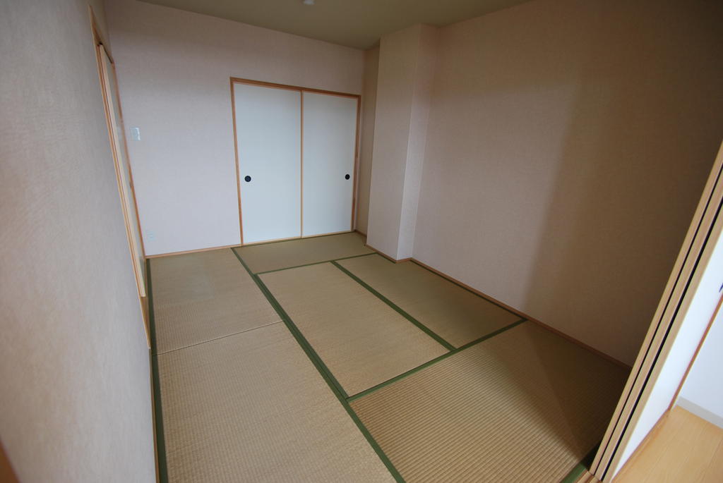 Other room space. There is a closet is a Japanese-style room ☆