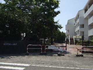Primary school. Aizumi stand Aizumi Nishi Elementary School 410m until the (elementary school)