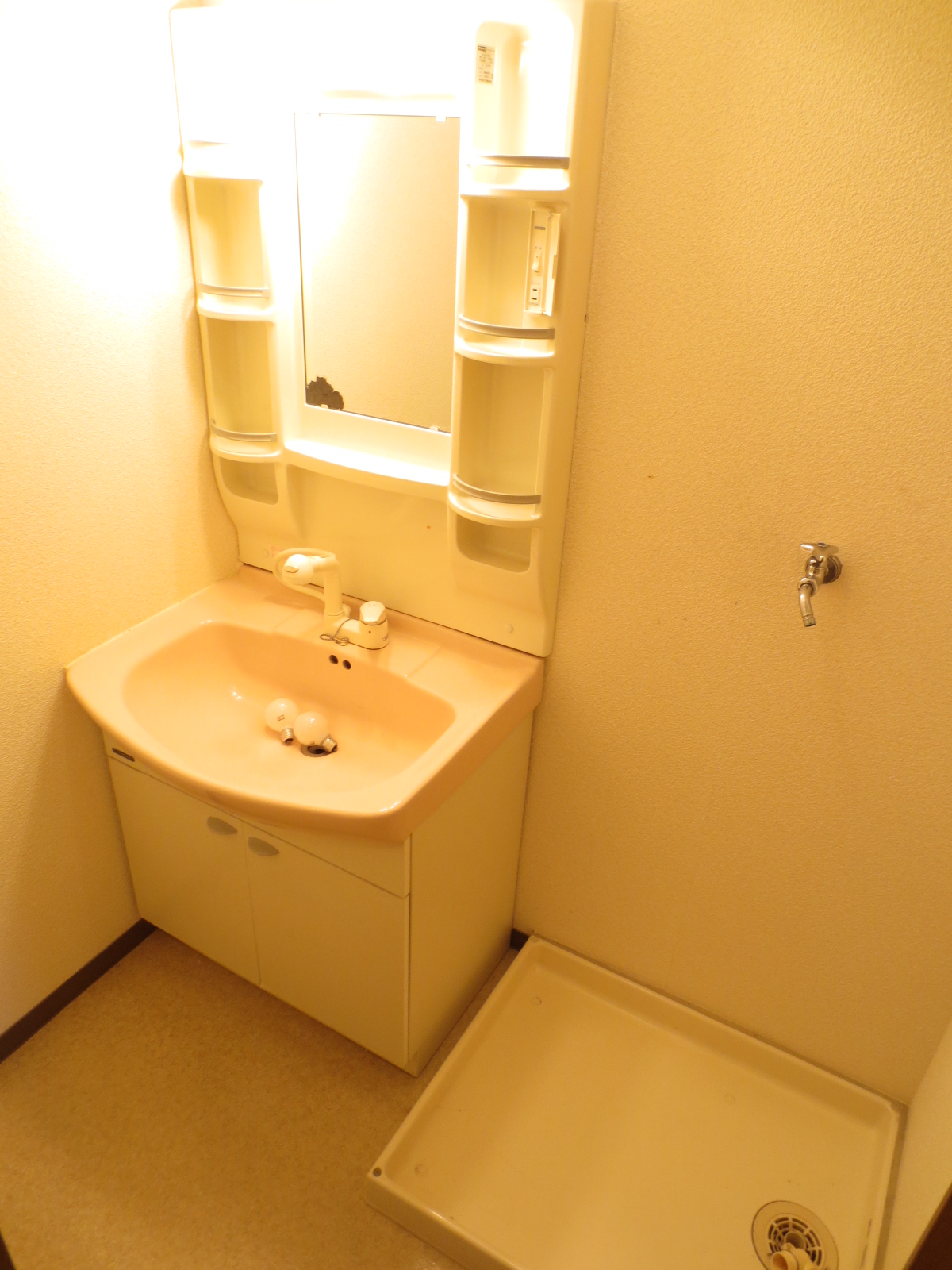 Washroom. Wash basin and a washing machine Area of ​​the shower type!