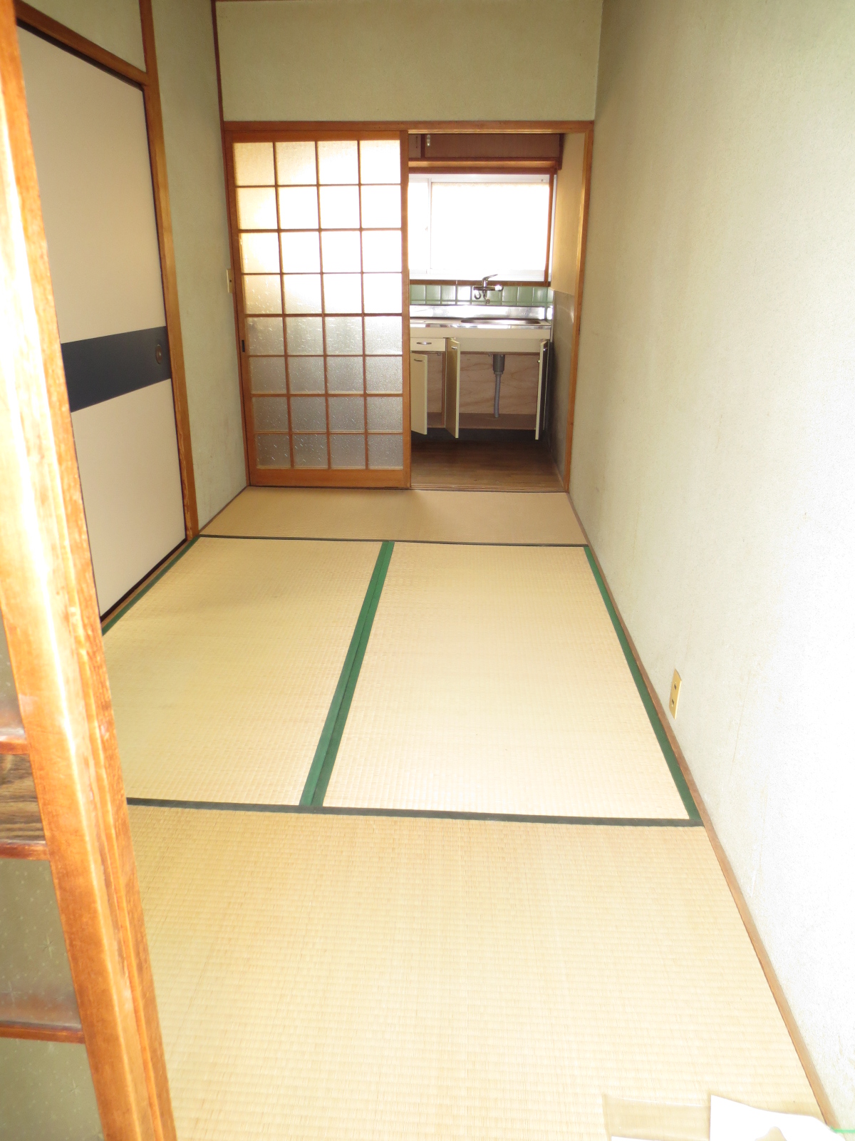 Living and room. Japanese-style room is 4 quires!