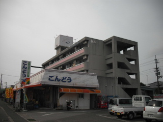Building appearance. Convenient to shopping there is a supermarket on the first floor.