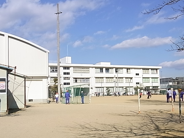 Primary school. 263m until Ishii Small (Elementary School)