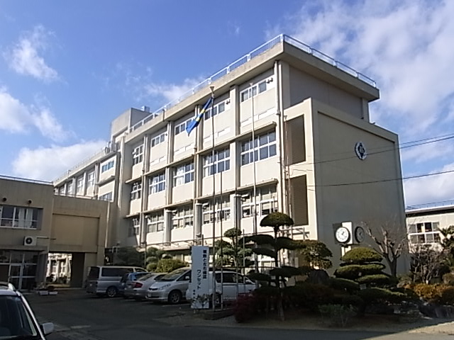 high school ・ College. Meisei High School (High School ・ NCT) to 903m