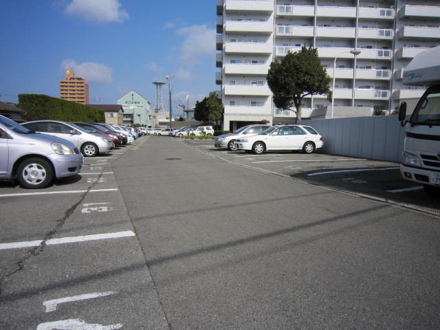 Parking lot. It is on-site parking.