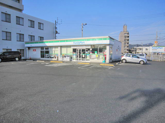Convenience store. 693m to FamilyMart Naruto Station Kitamise (convenience store)