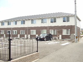 Building appearance. Parking spaces equipped also on the south side to the north side.