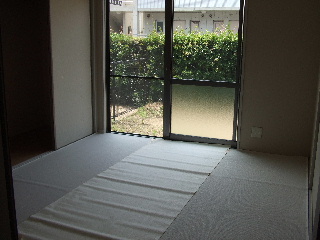 Other room space. Japanese-style room is also bright and excellent ventilation.