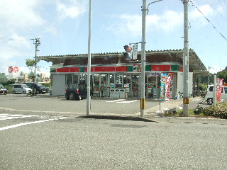 Convenience store. Thanks Fast Naruto bus stop before shop until the (convenience store) 1600m