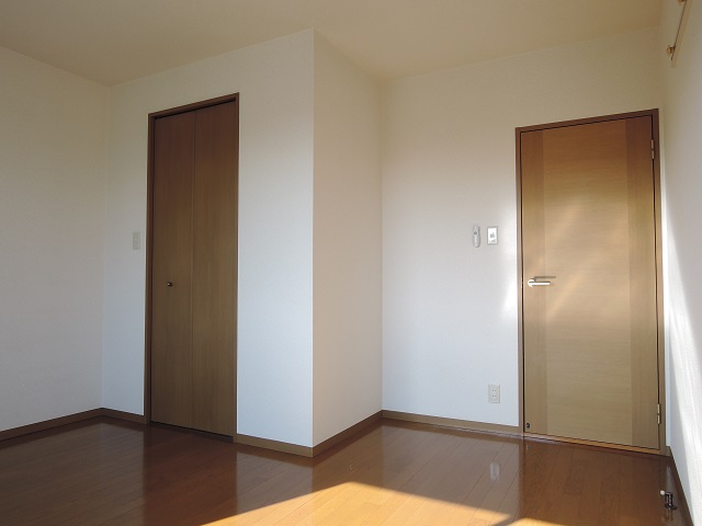 Living and room. It is the south side of the Western-style. Walk-in closet is equipped.