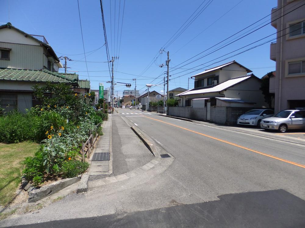 Local photos, including front road. ○ along the prefectural road