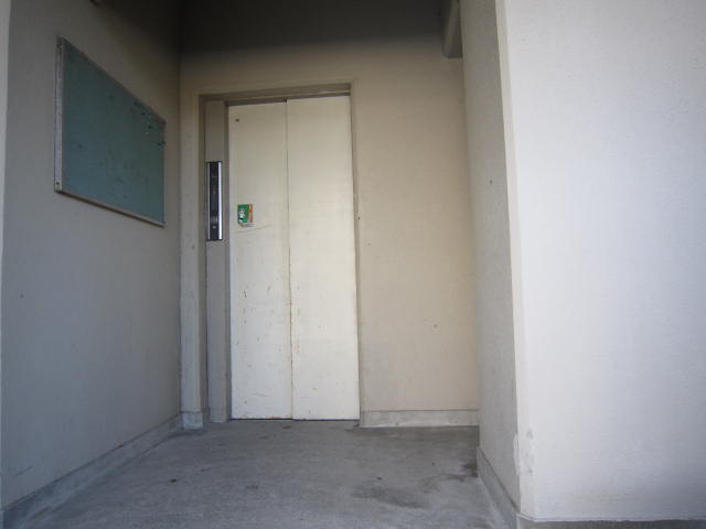 Entrance. The first floor of a pre-elevator. It is equipped with a security camera.