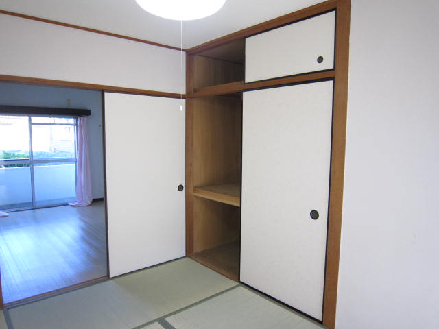 Living and room. Since the ventilation good is suitable for the bedroom.