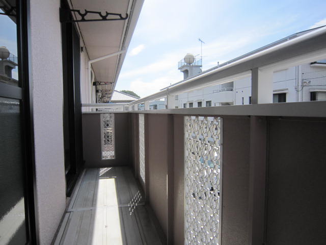 Balcony. Laundry, This breadth also suitable for dry futon.