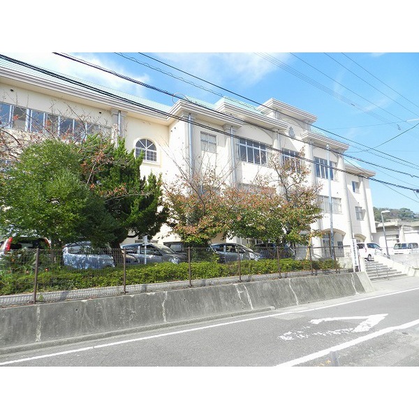 Primary school. 611m to Tokushima City Tsuda Elementary School (elementary school)