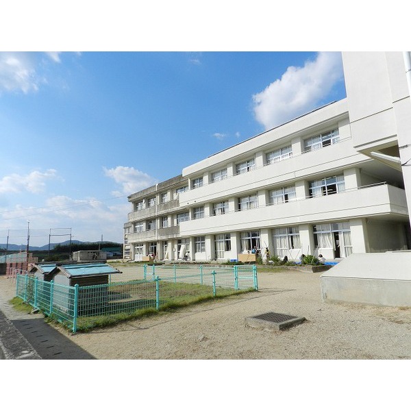 Primary school. 678m to Tokushima Municipal Ronden elementary school (elementary school)