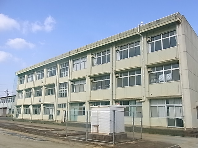 high school ・ College. Josai High School (High School ・ NCT) to 920m